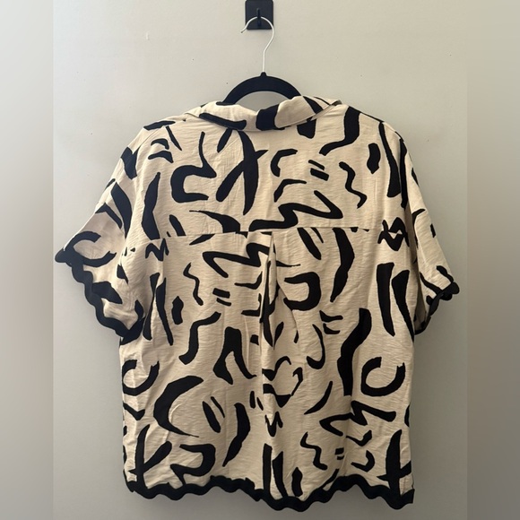 Artistic Black and Cream Set Button-Up Shirt and Shorts Size Large - Picture 4 of 6